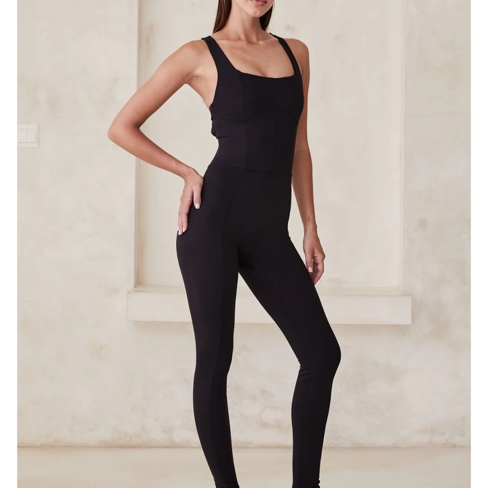 Sleek Black Jumpsuit with Scoop Neckline and Fitted Silhouette